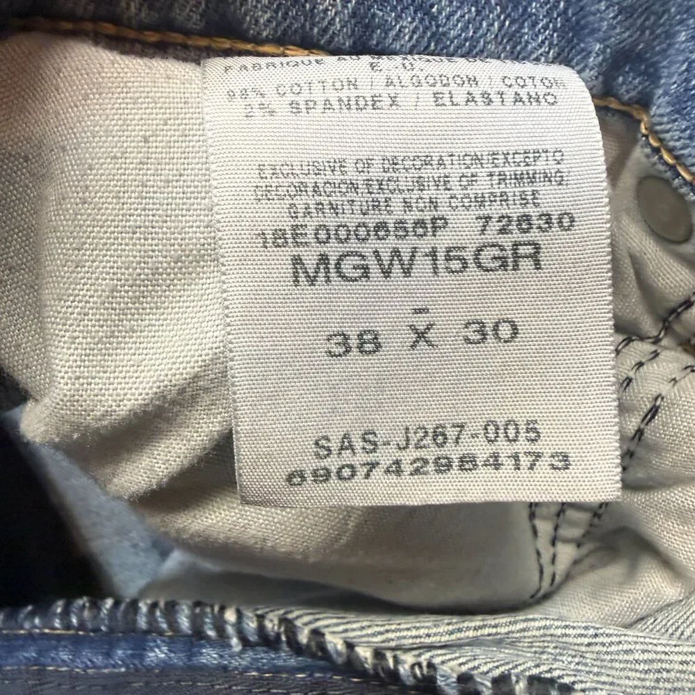 Wrangler Men’s Relaxed Fit Jeans 38x30 – Classic Straight Leg- Medium Wash